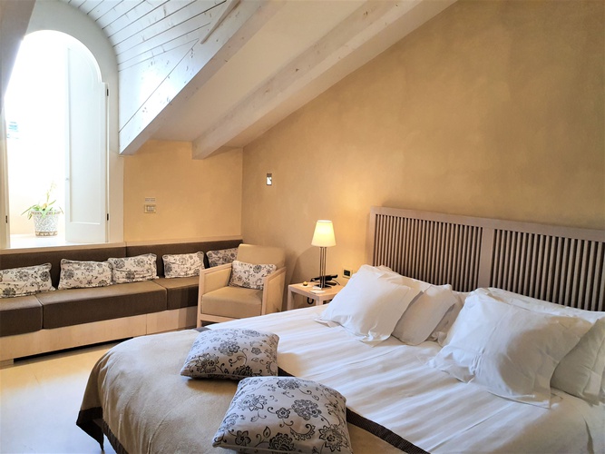 Chambre deluxe penthouse art hotel novecento bologne Chambre deluxe penthouse art hotel novecento bologne