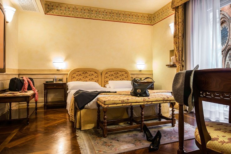 CHAMBRE DOUBLE DELUXE Art Hotel Commercianti Bologne, Italie CHAMBRE DOUBLE DELUXE Art Hotel Commercianti Bologne, Italie