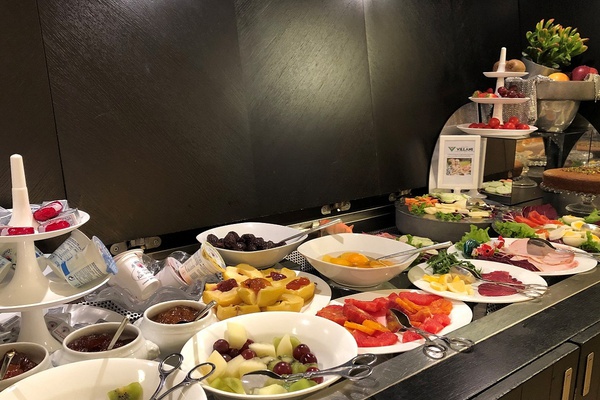 Petit-dejeuner buffet compris de 7:00 au 11:00 art hotel novecento bologne Petit-dejeuner buffet compris de 7:00 au 11:00 art hotel novecento bologne