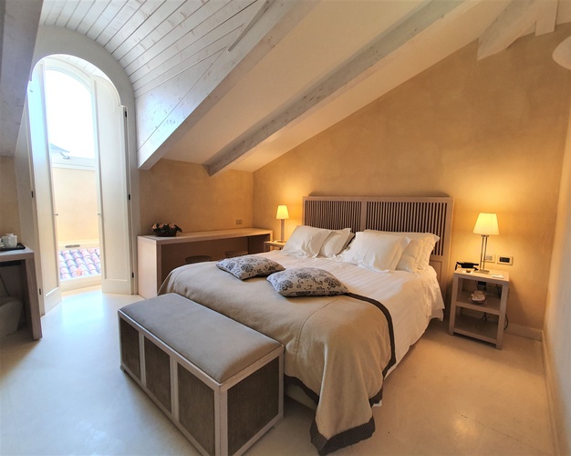 Chambre deluxe penthouse art hotel novecento bologne Chambre deluxe penthouse art hotel novecento bologne