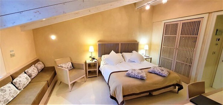 CHAMBRE DELUXE PENTHOUSE Art Hotel Novecento Bologne, Italie CHAMBRE DELUXE PENTHOUSE Art Hotel Novecento Bologne, Italie