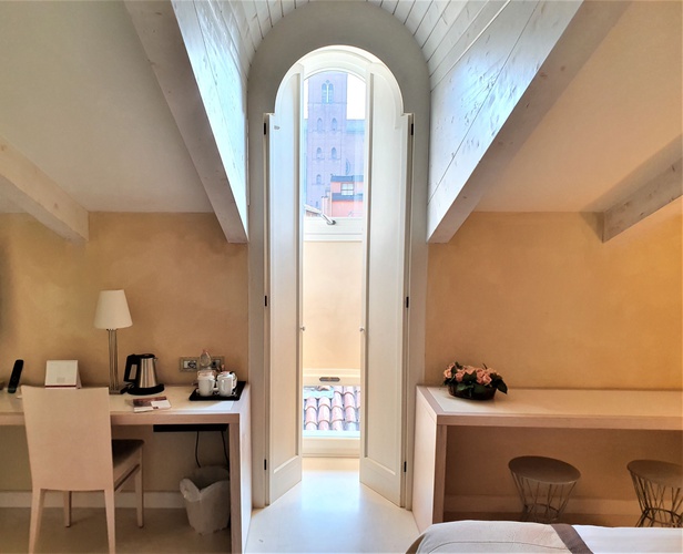 Chambre deluxe penthouse art hotel novecento bologne Chambre deluxe penthouse art hotel novecento bologne