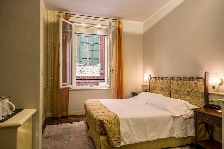 Chambre double classique art hotel commercianti bologne Chambre double classique art hotel commercianti bologne