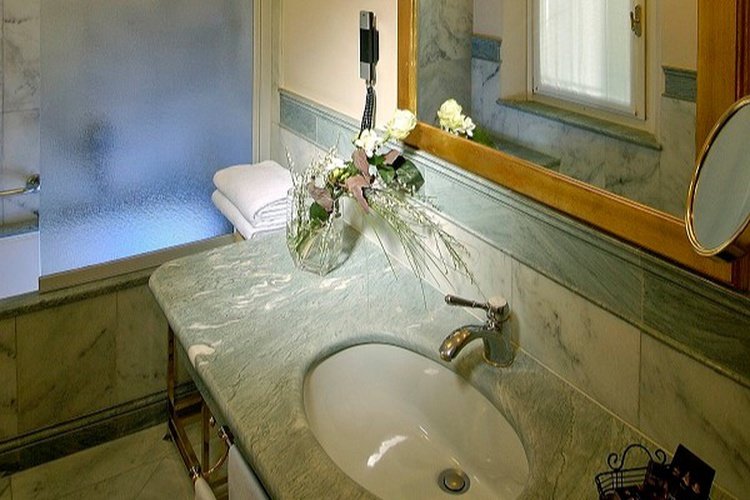 Chambre classique art hotel orologio bologne Chambre classique art hotel orologio bologne