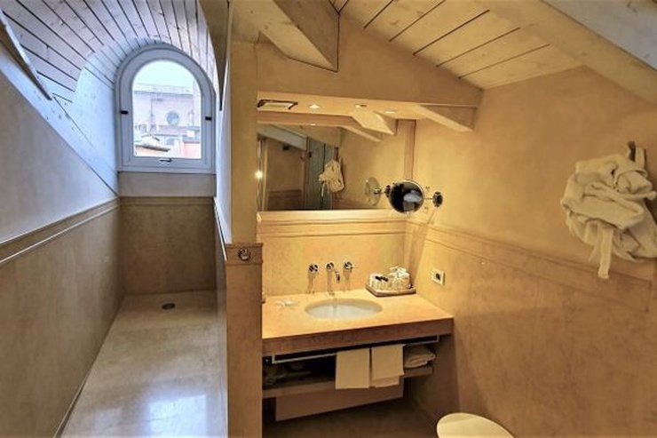 Chambre deluxe penthouse art hotel novecento bologne Chambre deluxe penthouse art hotel novecento bologne