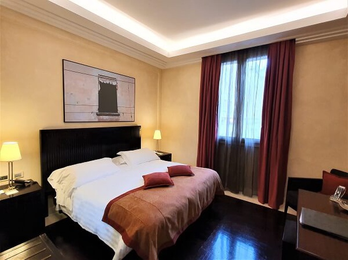 Chambre double classique art hotel novecento bologne Chambre double classique art hotel novecento bologne