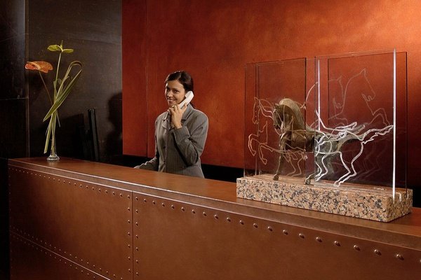 Reception 24h/24h art hotel novecento bologne Reception 24h/24h art hotel novecento bologne
