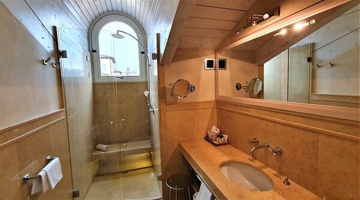 CHAMBRE DELUXE PENTHOUSE Art Hotel Novecento Bologne, Italie CHAMBRE DELUXE PENTHOUSE Art Hotel Novecento Bologne, Italie