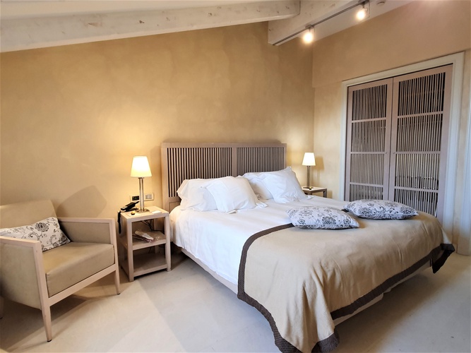 Chambre deluxe penthouse art hotel novecento bologne Chambre deluxe penthouse art hotel novecento bologne