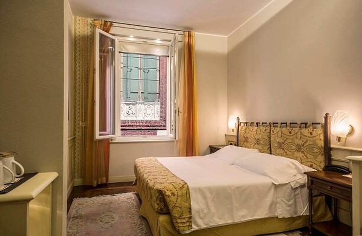 CHAMBRE DOUBLE CLASSIQUE Art Hotel Commercianti Bologne, Italie CHAMBRE DOUBLE CLASSIQUE Art Hotel Commercianti Bologne, Italie