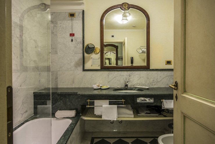 JUNIOR SUITE DELUXE Art Hotel Commercianti Bologne, Italie JUNIOR SUITE DELUXE Art Hotel Commercianti Bologne, Italie