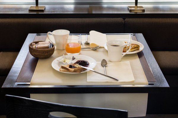 Room service avec frais art hotel novecento bologne Room service avec frais art hotel novecento bologne