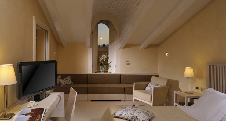 CHAMBRE DELUXE PENTHOUSE Art Hotel Novecento Bologne, Italie CHAMBRE DELUXE PENTHOUSE Art Hotel Novecento Bologne, Italie