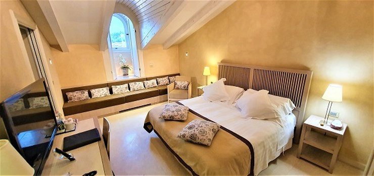 CHAMBRE DELUXE PENTHOUSE Art Hotel Novecento Bologne, Italie CHAMBRE DELUXE PENTHOUSE Art Hotel Novecento Bologne, Italie
