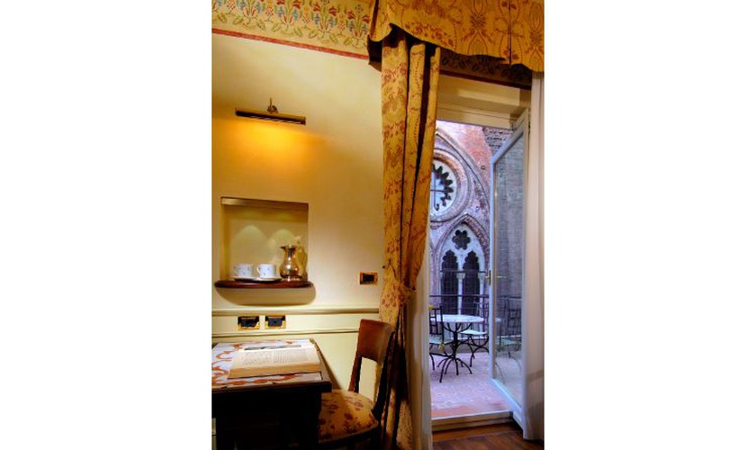 Chambre double deluxe avec terrasse  Art Hotel Commercianti Bologne