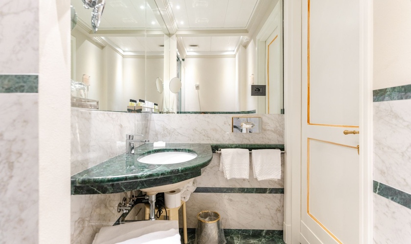 Chambre Double Deluxe avec Terrasse Art Hôtel Commercianti Bologne Chambre Double Deluxe avec Terrasse Art Hôtel Commercianti Bologne