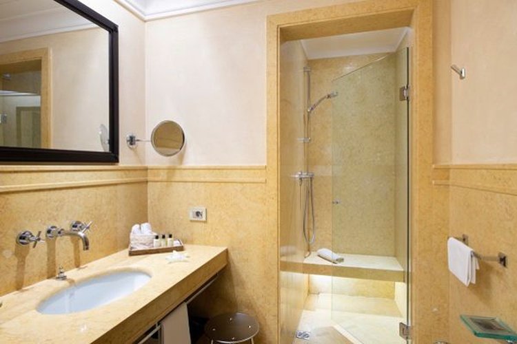 Art suite art hotel novecento bologne Art suite art hotel novecento bologne