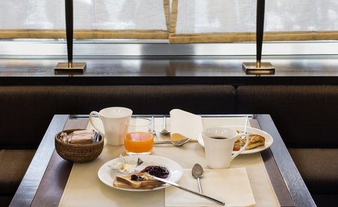 ROOM SERVICE AVEC FRAIS Art Hotel Novecento à Bologne, Italie ROOM SERVICE AVEC FRAIS Art Hotel Novecento à Bologne, Italie