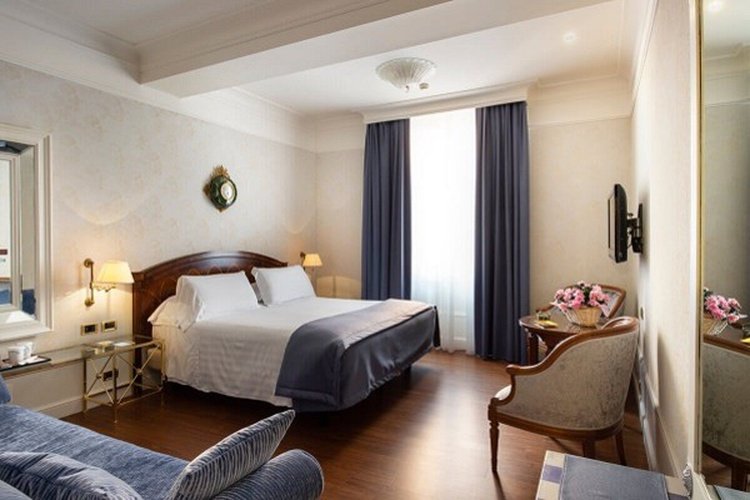 Junior confort art hotel orologio bologne Junior confort art hotel orologio bologne