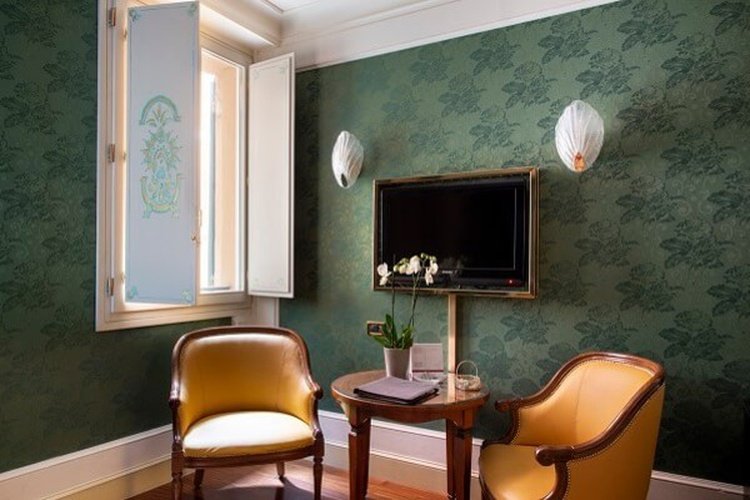 Chambre classique art hotel orologio bologne Chambre classique art hotel orologio bologne