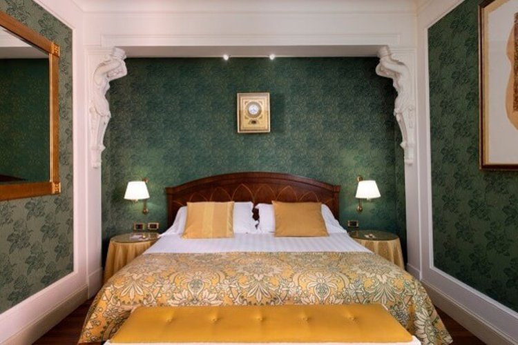 Chambre classique art hotel orologio bologne Chambre classique art hotel orologio bologne