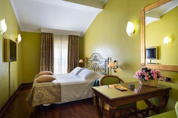 CHAMBRE DELUXE Art Hotel Orologio Bologne, Italie CHAMBRE DELUXE Art Hotel Orologio Bologne, Italie
