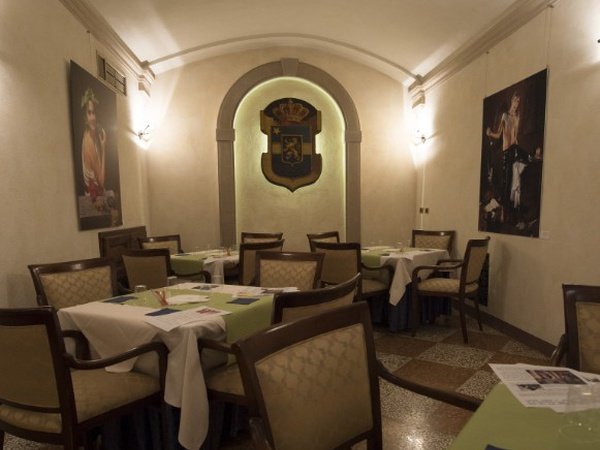 SALLE DEL POZO Art Hotel Commercianti Bologne, Italie SALLE DEL POZO Art Hotel Commercianti Bologne, Italie