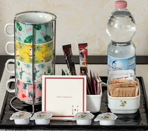 JUNIOR LA CROIX DU SUD Art Hotel Orologio Bologne, Italie JUNIOR LA CROIX DU SUD Art Hotel Orologio Bologne, Italie