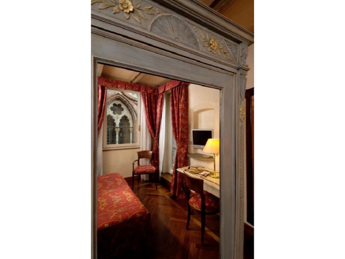 Chambre double deluxe art hotel commercianti bologne Chambre double deluxe art hotel commercianti bologne