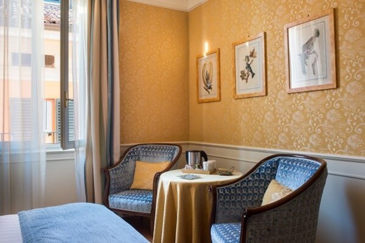 Chambre deluxe art hotel orologio bologne Chambre deluxe art hotel orologio bologne