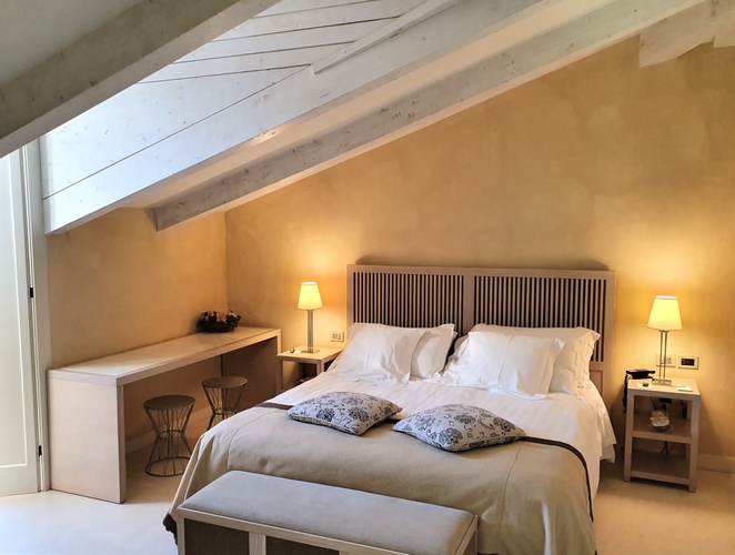Chambre deluxe penthouse art hotel novecento bologne Chambre deluxe penthouse art hotel novecento bologne
