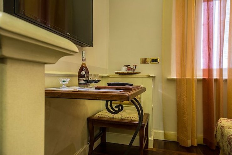 CHAMBRE DOUBLE CLASSIQUE Art Hotel Commercianti Bologne, Italie CHAMBRE DOUBLE CLASSIQUE Art Hotel Commercianti Bologne, Italie