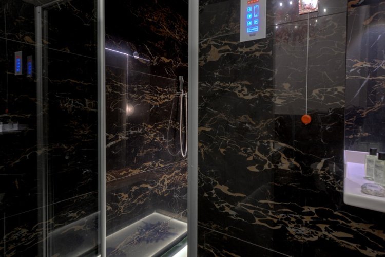 Luxury apartments art hotel commercianti bologne Luxury apartments art hotel commercianti bologne