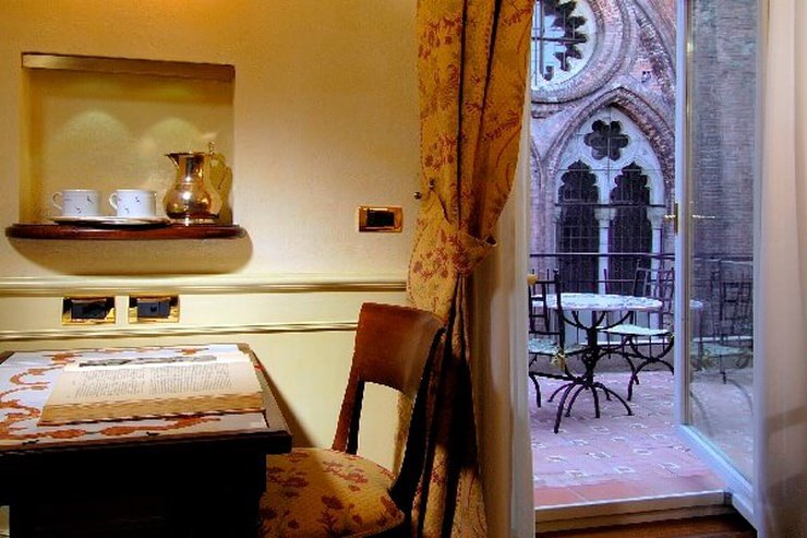 CHAMBRE DOUBLE DELUXE Art Hotel Commercianti Bologne, Italie CHAMBRE DOUBLE DELUXE Art Hotel Commercianti Bologne, Italie