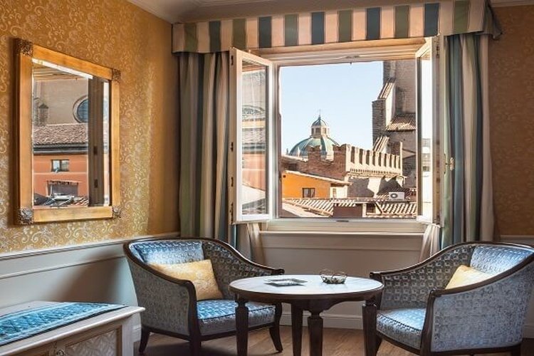 Suite deluxe sulla via della seta art hotel orologio bologne Suite deluxe sulla via della seta art hotel orologio bologne