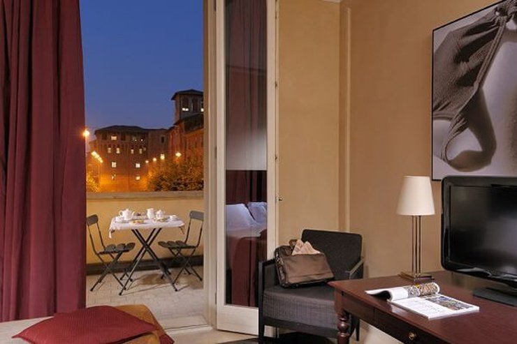 Chambre deluxe balcony art hotel novecento bologne Chambre deluxe balcony art hotel novecento bologne