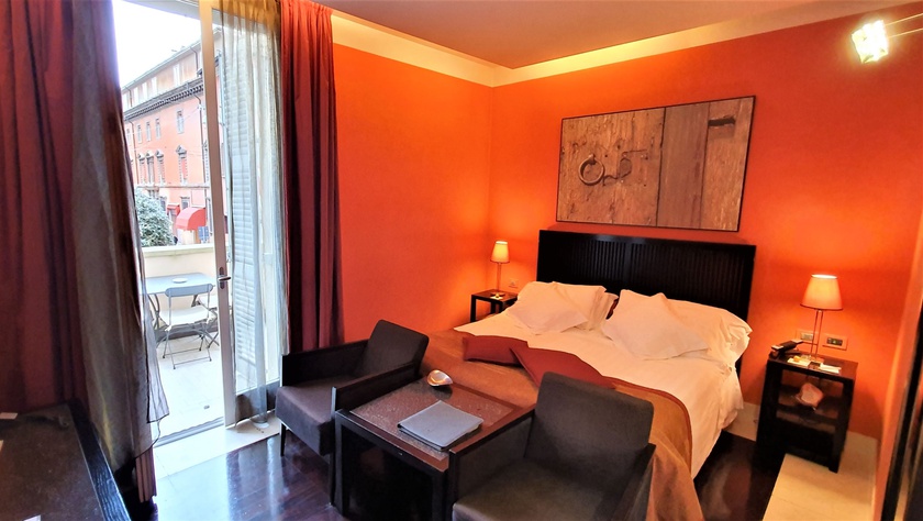 Chambre deluxe balcony art hotel novecento bologne Chambre deluxe balcony art hotel novecento bologne