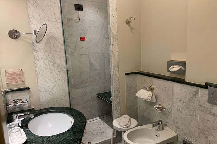 CHAMBRE DOUBLE DELUXE Art Hotel Commercianti Bologne, Italie CHAMBRE DOUBLE DELUXE Art Hotel Commercianti Bologne, Italie