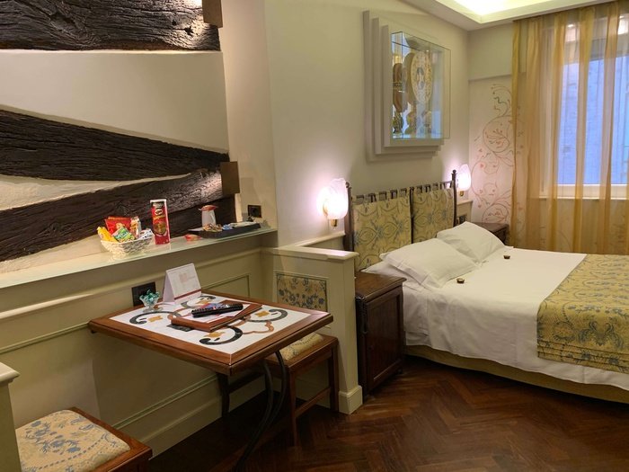 CHAMBRE DOUBLE CLASSIQUE Art Hotel Commercianti Bologne, Italie CHAMBRE DOUBLE CLASSIQUE Art Hotel Commercianti Bologne, Italie