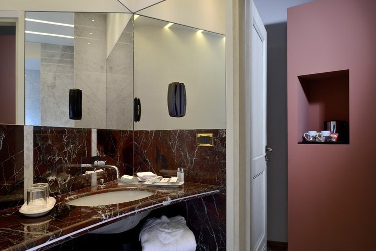 Junior suite deluxe art hotel commercianti bologne Junior suite deluxe art hotel commercianti bologne