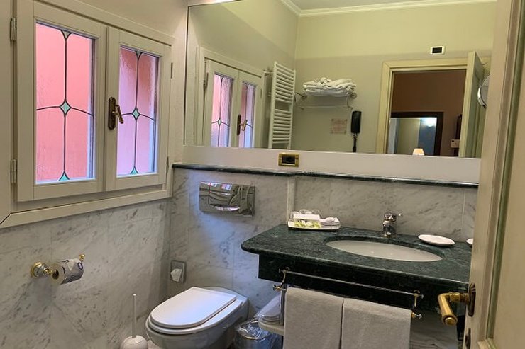 Suites art hotel commercianti bologne Suites art hotel commercianti bologne