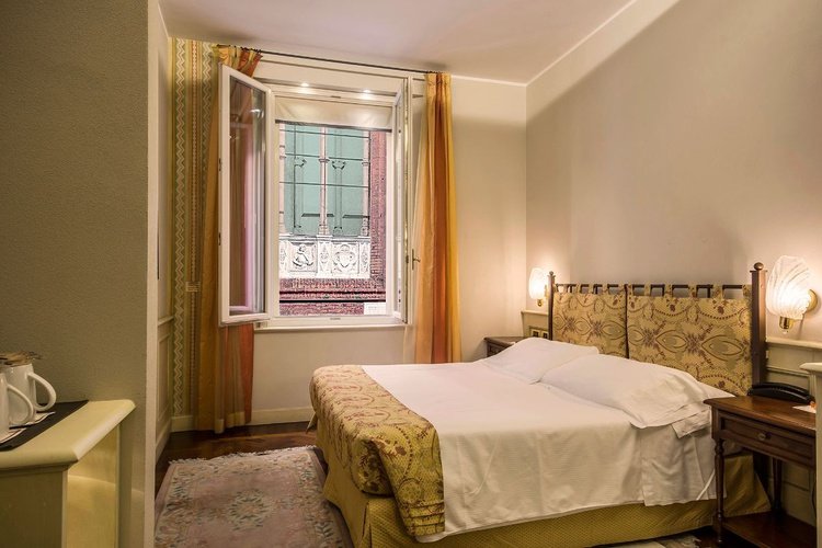 Chambre double classique art hotel commercianti bologne Chambre double classique art hotel commercianti bologne