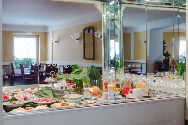 Petit-dejeuner de 7:00 au 11:00 Art Hotel Orologio Bologne Petit-dejeuner de 7:00 au 11:00 Art Hotel Orologio Bologne