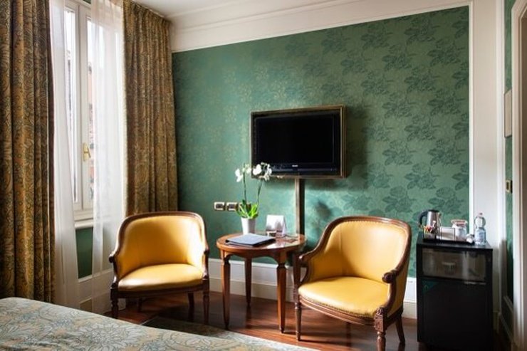 Chambre classique art hotel orologio bologne Chambre classique art hotel orologio bologne