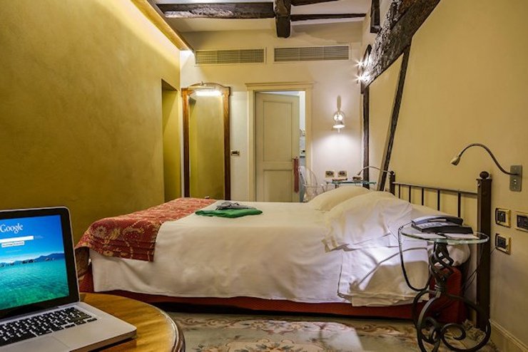 CHAMBRE DOUBLE DELUXE Art Hotel Commercianti Bologne, Italie CHAMBRE DOUBLE DELUXE Art Hotel Commercianti Bologne, Italie