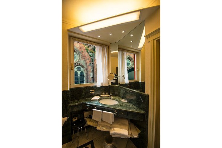 Chambre double deluxe avec terrasse Art Hotel Commercianti Bologne Chambre double deluxe avec terrasse Art Hotel Commercianti Bologne