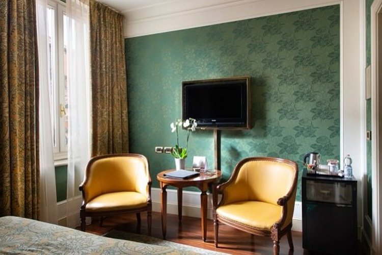 Chambre classique art hotel orologio bologne Chambre classique art hotel orologio bologne