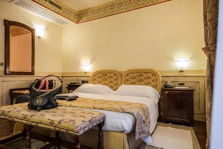 CHAMBRE DOUBLE DELUXE Art Hotel Commercianti Bologne, Italie CHAMBRE DOUBLE DELUXE Art Hotel Commercianti Bologne, Italie