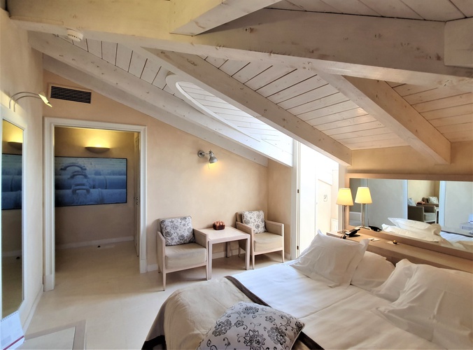 Chambre deluxe penthouse art hotel novecento bologne Chambre deluxe penthouse art hotel novecento bologne