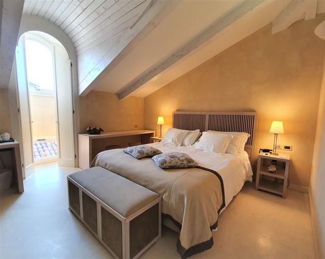 Chambre deluxe penthouse art hotel novecento bologne Chambre deluxe penthouse art hotel novecento bologne